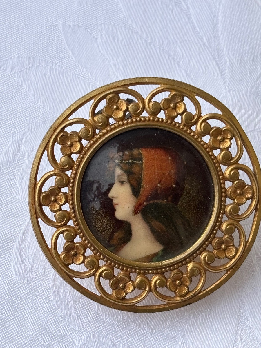 Art Nouveau Medallion Portrait-photo-5