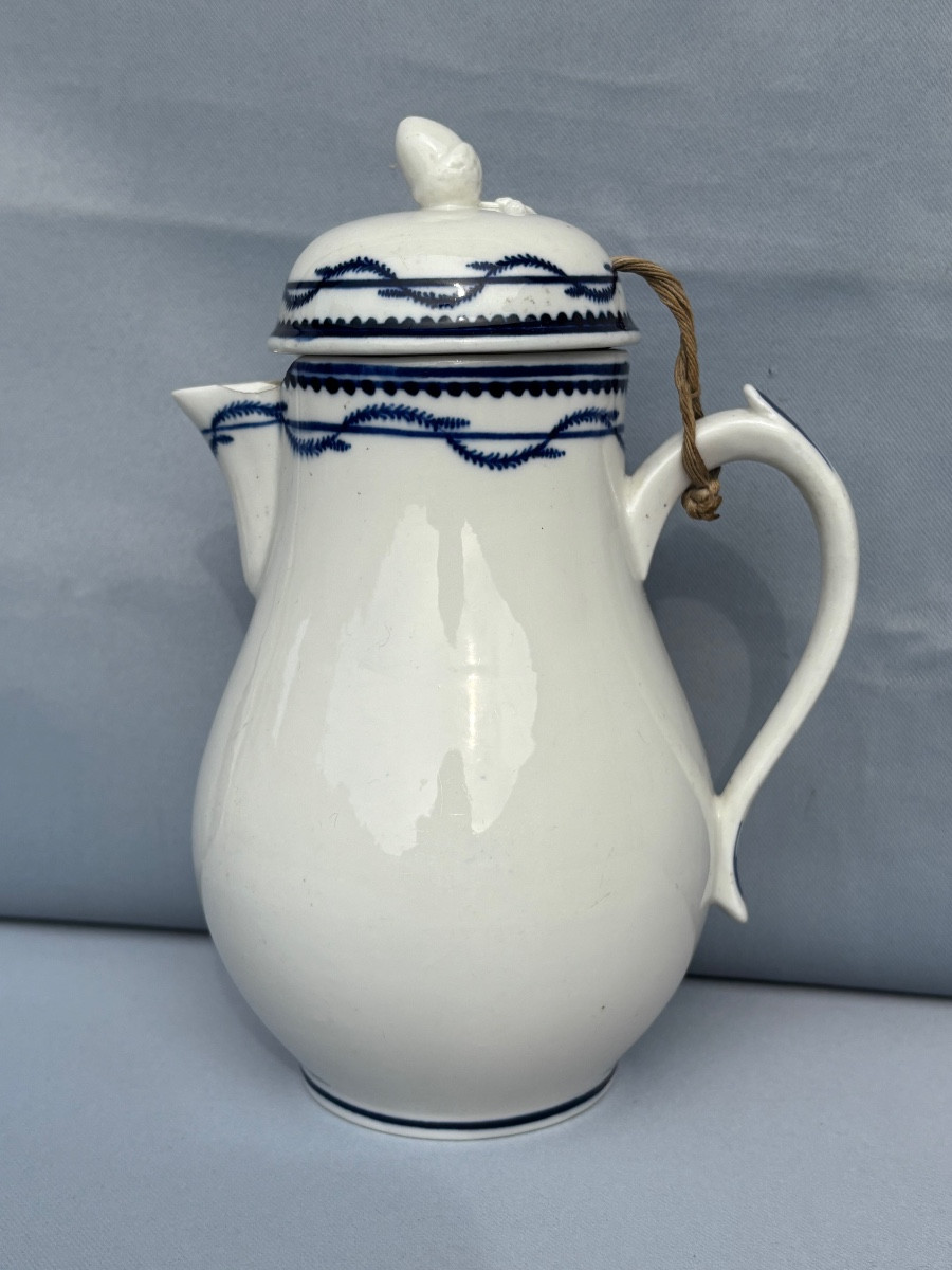 Tournai Verseuse en porcelaine début 19éme  Siècle 