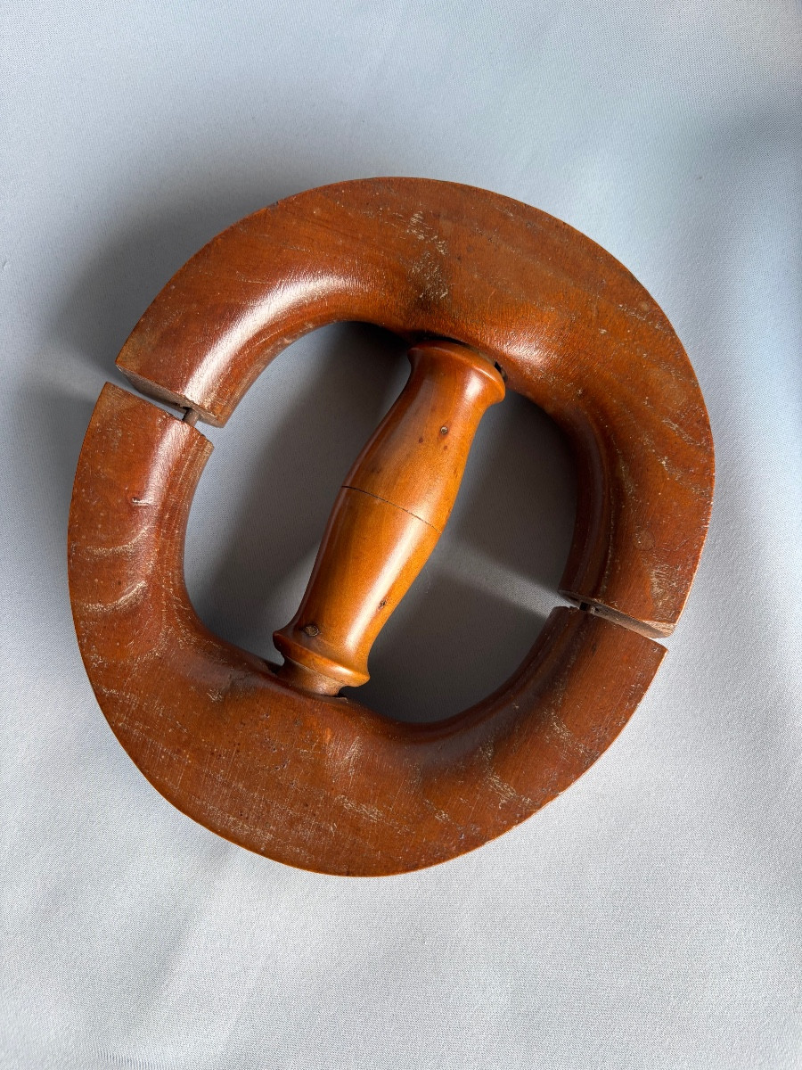 Ovale à chapeau 20éme Siècle 