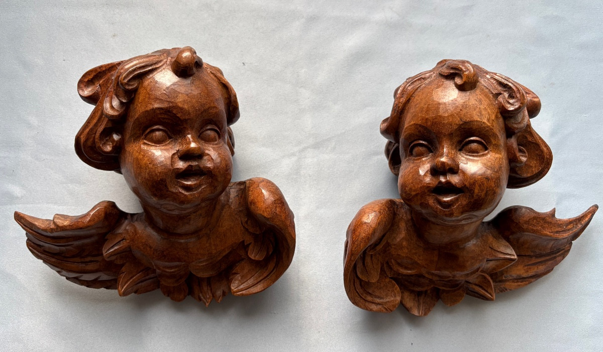 Paire d’angelots en bois patiné fin 18éme Siècle 