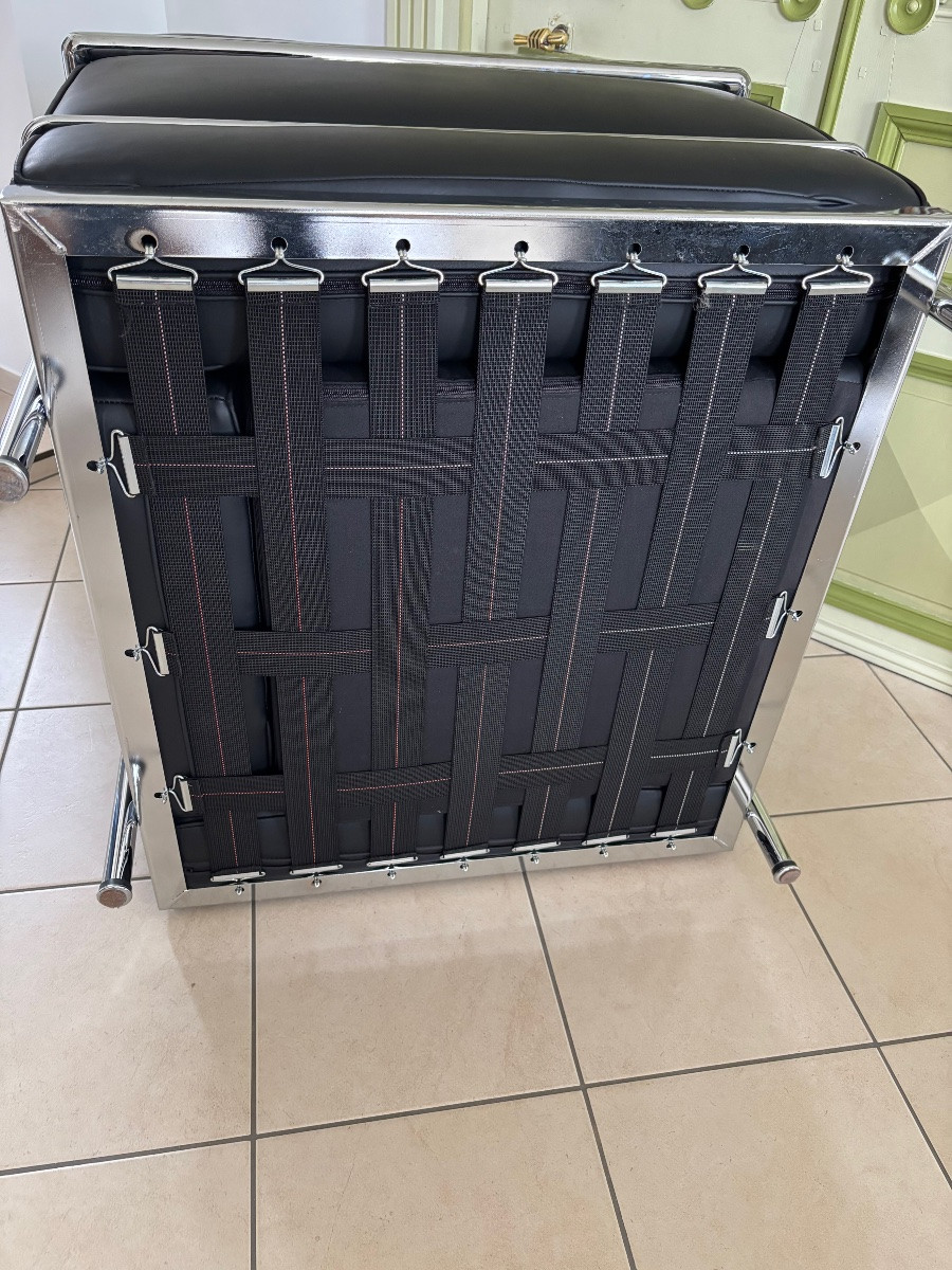 Lc2 Le Corbusier Armchairs Circa 2013-photo-5