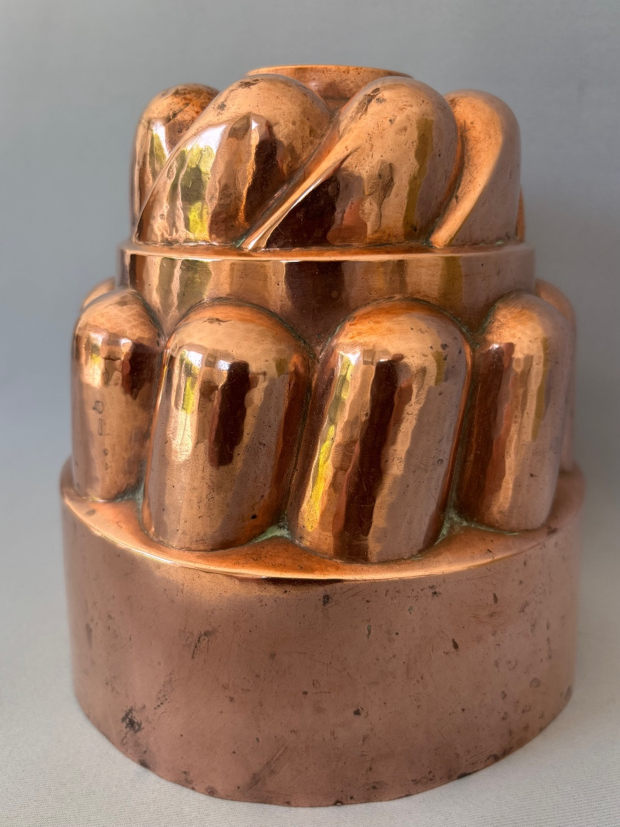 Moule à gâteau en cuivre martelé 19éme Siècle 