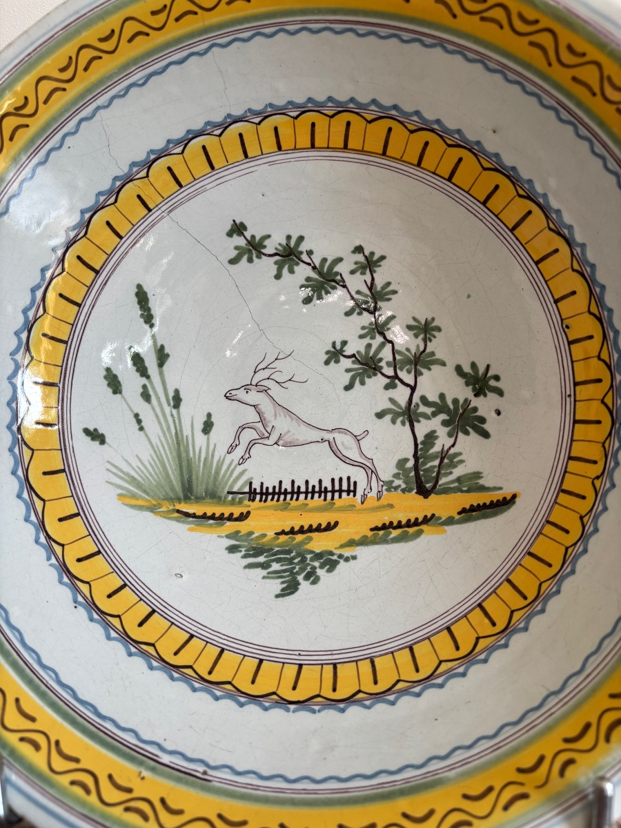 Varages? 19th-century Deep Dish With Deer Motif -photo-2