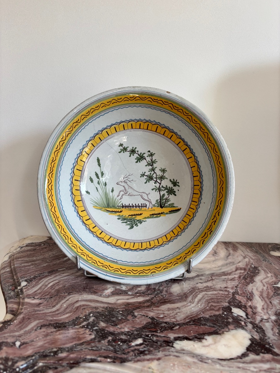 Varages? 19th-century Deep Dish With Deer Motif 