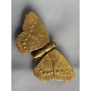 Étui à aiguilles en forme de papillons 1871