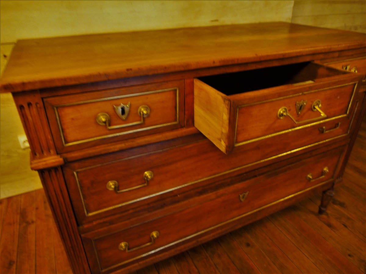 Louis XVI Walnut Commode-photo-2