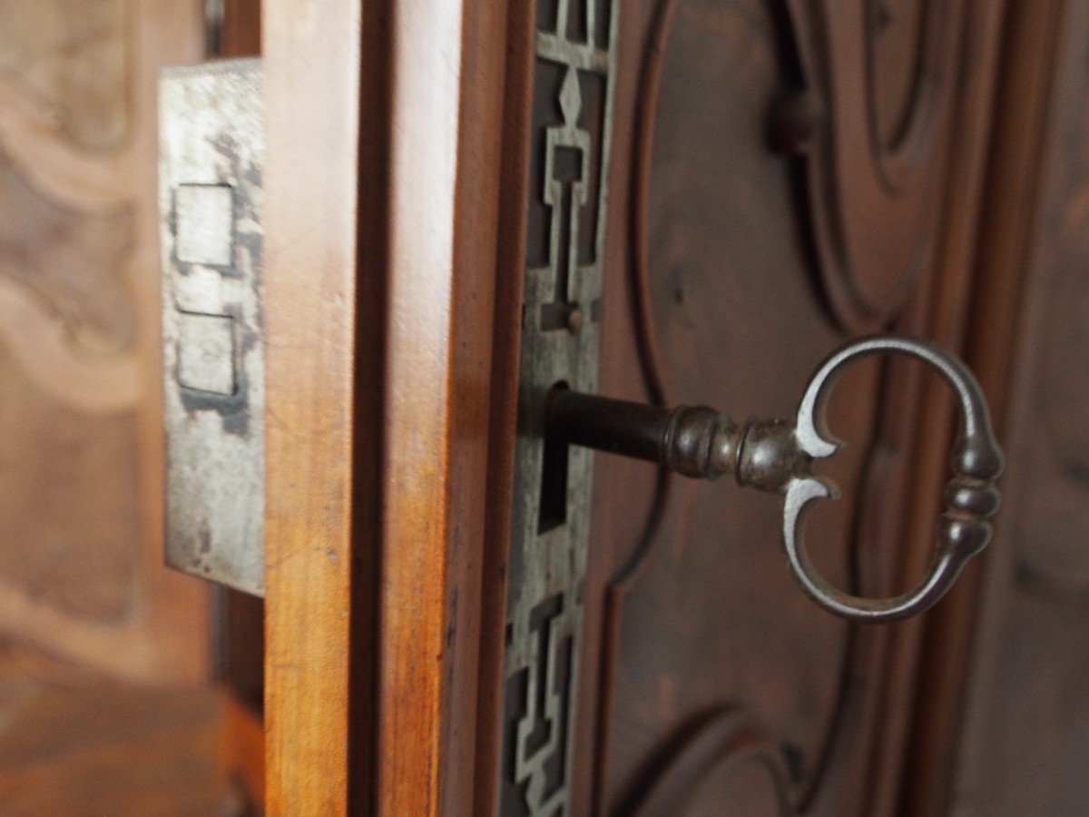 18th Century Lyonnaise Cabinet-photo-4