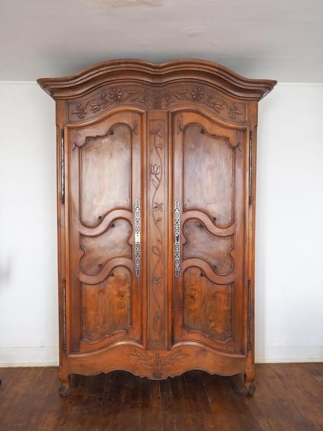 Armoire Lyonnaise XVIII°