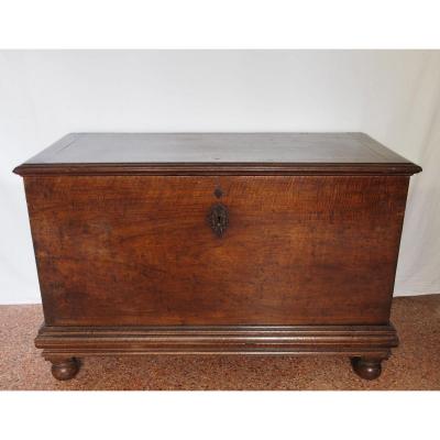 Chest XVIII ° Walnut