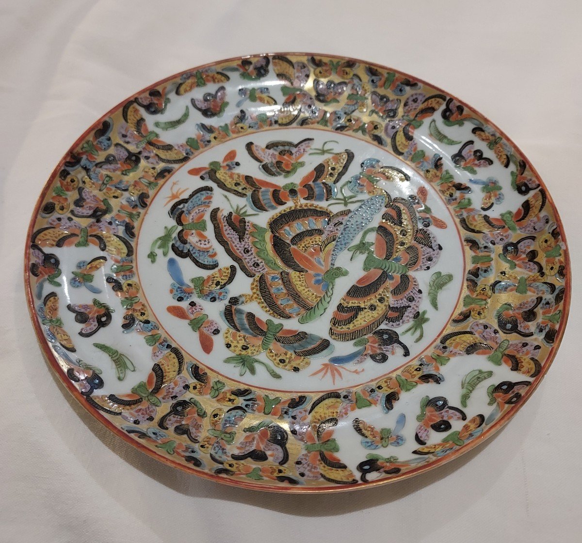 Assiette En Porcelaine De Canton Chine Fin XIXe, Début XXe 