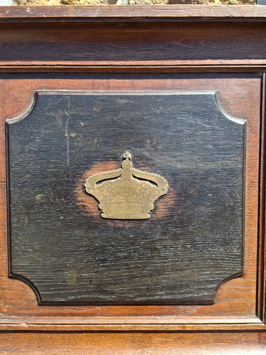 Boiseries panneaux en chêne sculpté bicolore ornés d'une couronne de marquis-photo-3