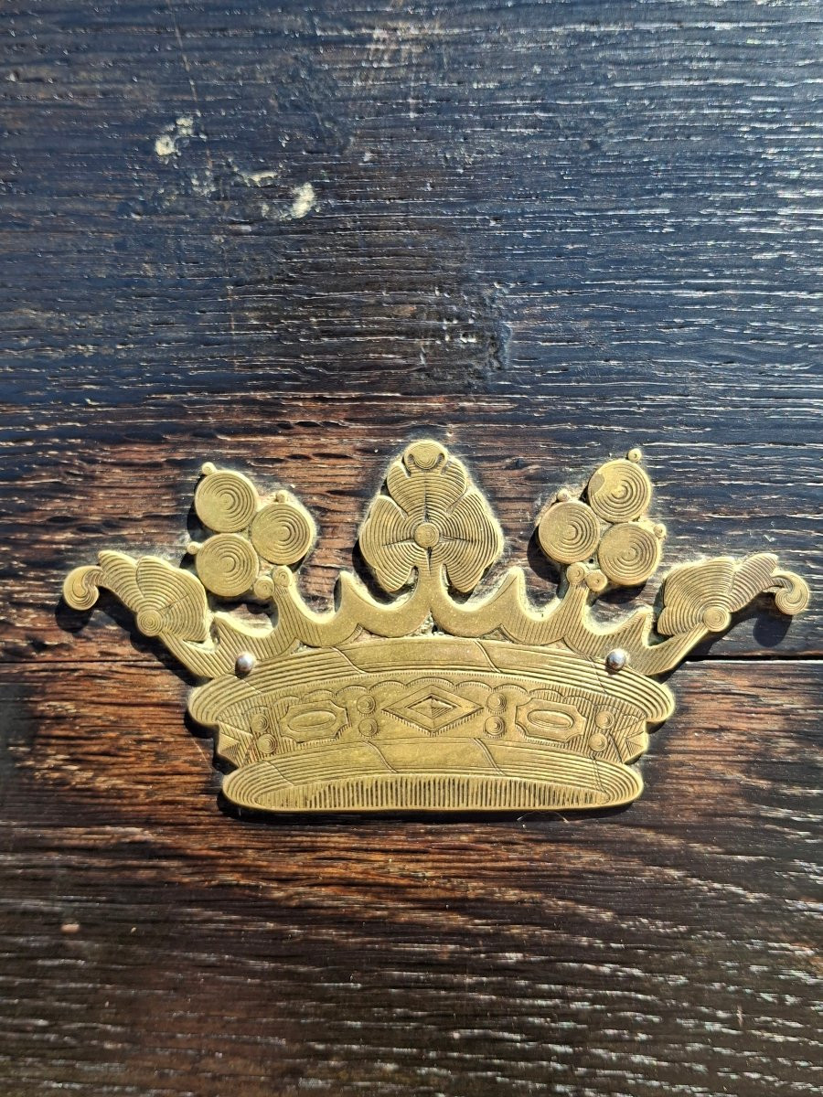 Boiseries panneaux en chêne sculpté bicolore ornés d'une couronne de marquis-photo-4