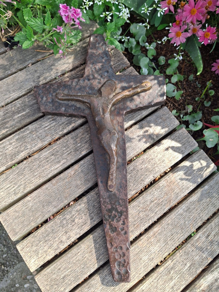 Christ moderniste en fonte vers 1950