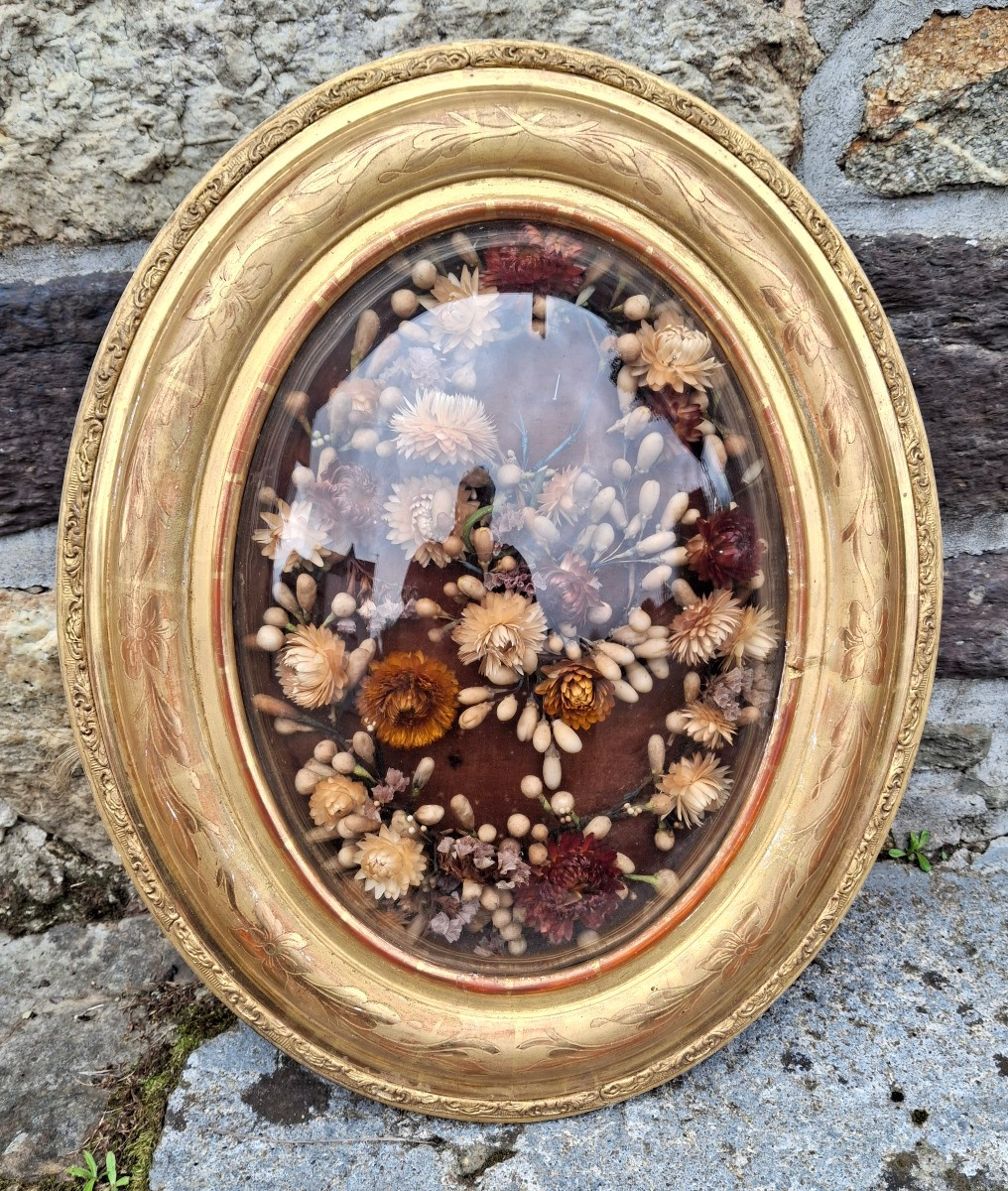 19th Century Louis Philippe Gilded Wood And Curved Glass Frame