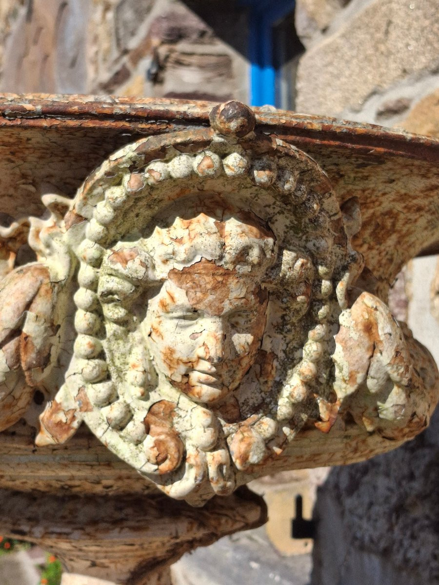 Urne de jardin, grande vasque en fonte mascarons-photo-2