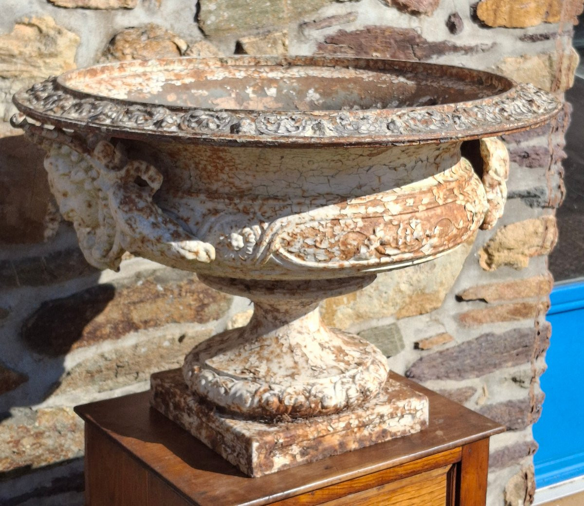 Urne de jardin, grande vasque en fonte mascarons-photo-3