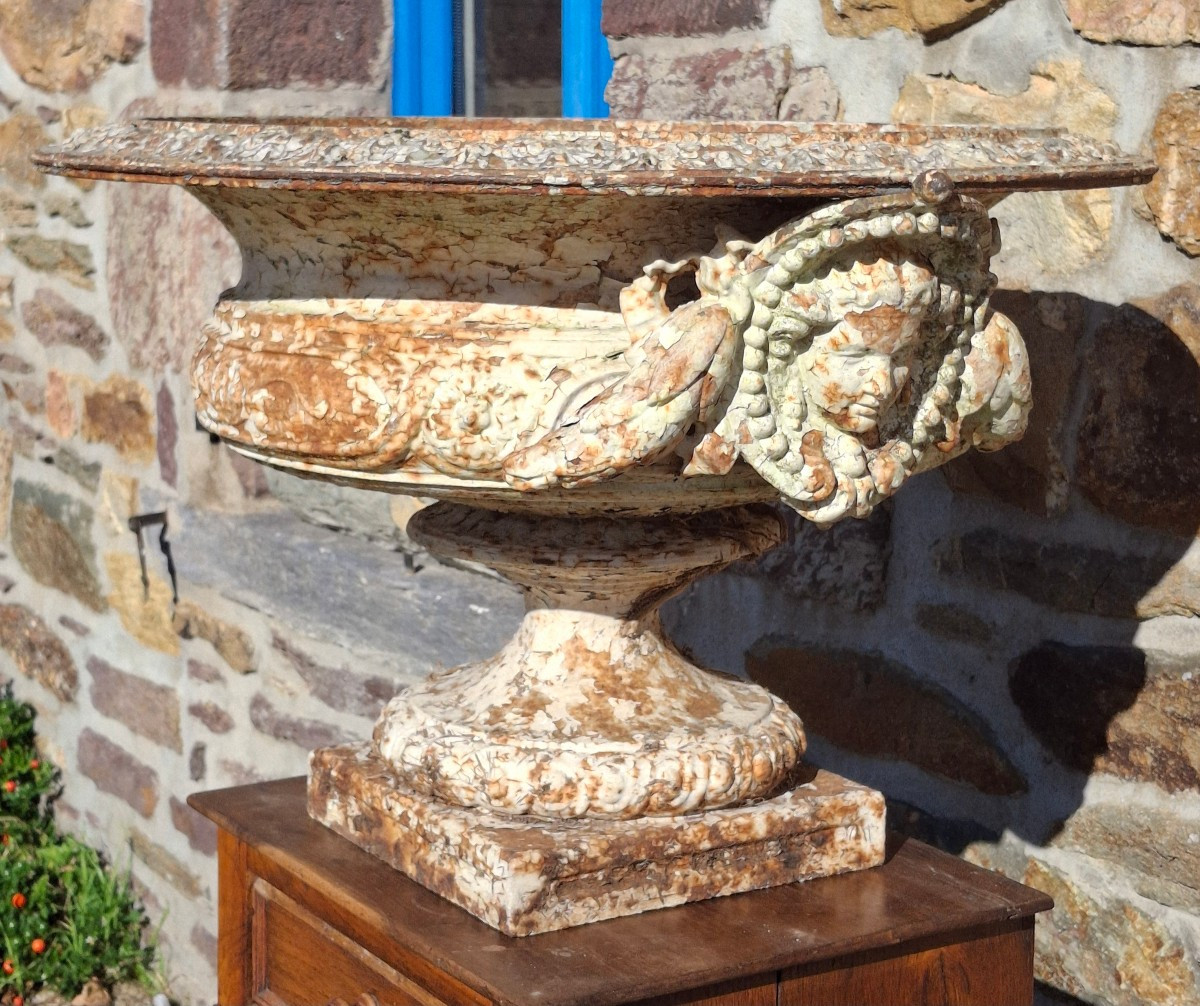 Urne de jardin, grande vasque en fonte mascarons