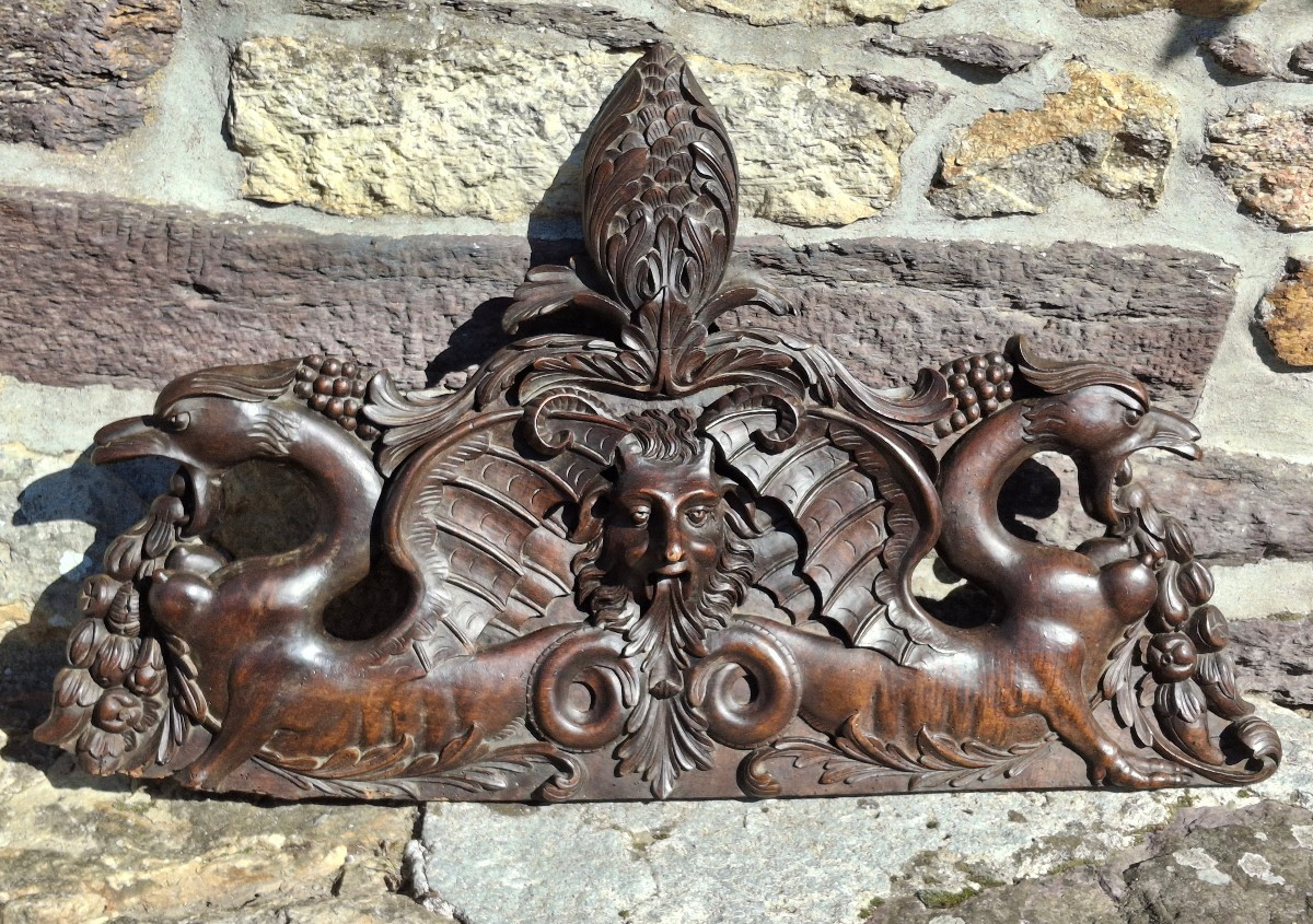 Fronton Neo-Renaissance Bas relief représentant le diable dans le gout de Hugues Sambin