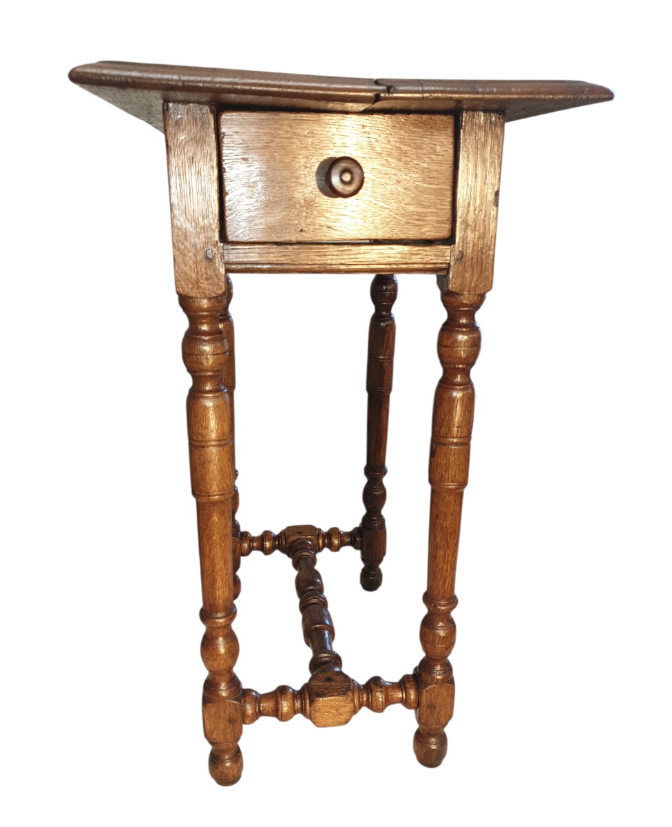 Small 17th Century Table -photo-2