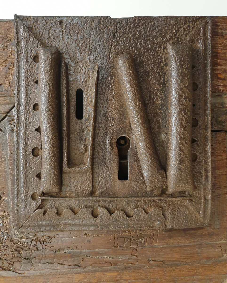 Late 16th Century Five-panel Chest Front -photo-7