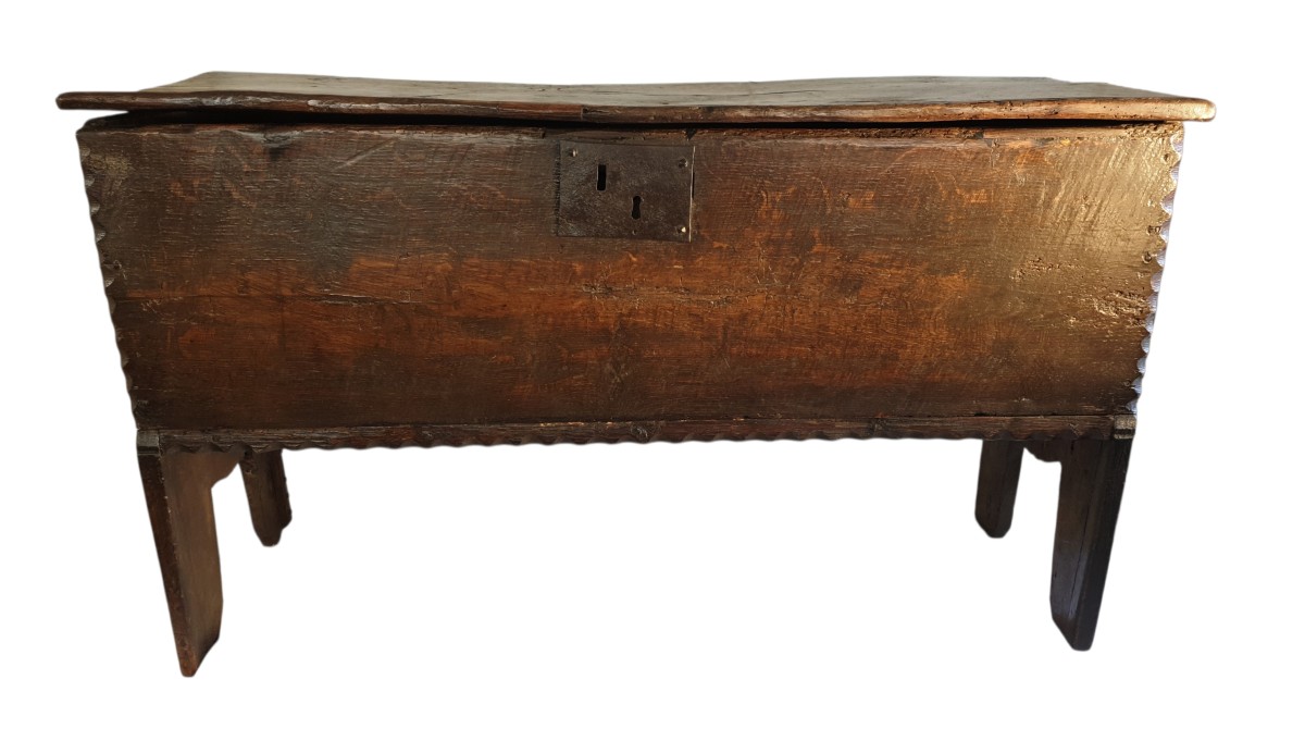 Small "six-plank" Chest, England, Circa 1650-photo-2
