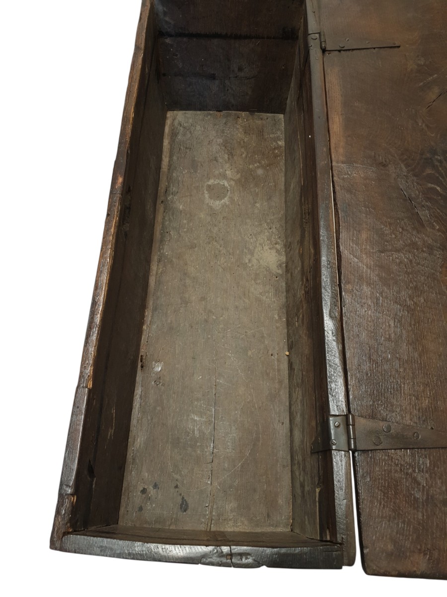 Small "six-plank" Chest, England, Circa 1650-photo-3