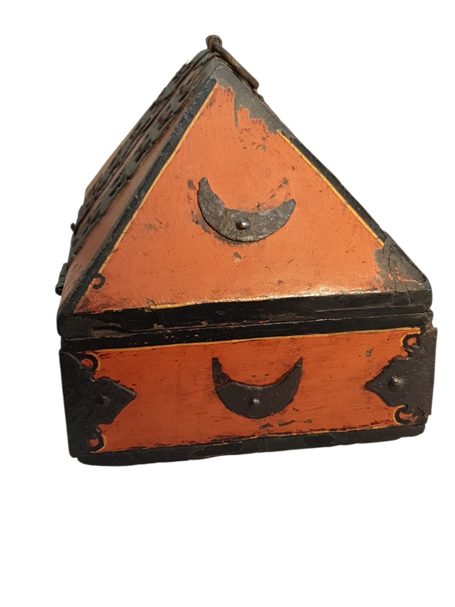 18th-century Wedding Chest From India (kerala) -photo-3
