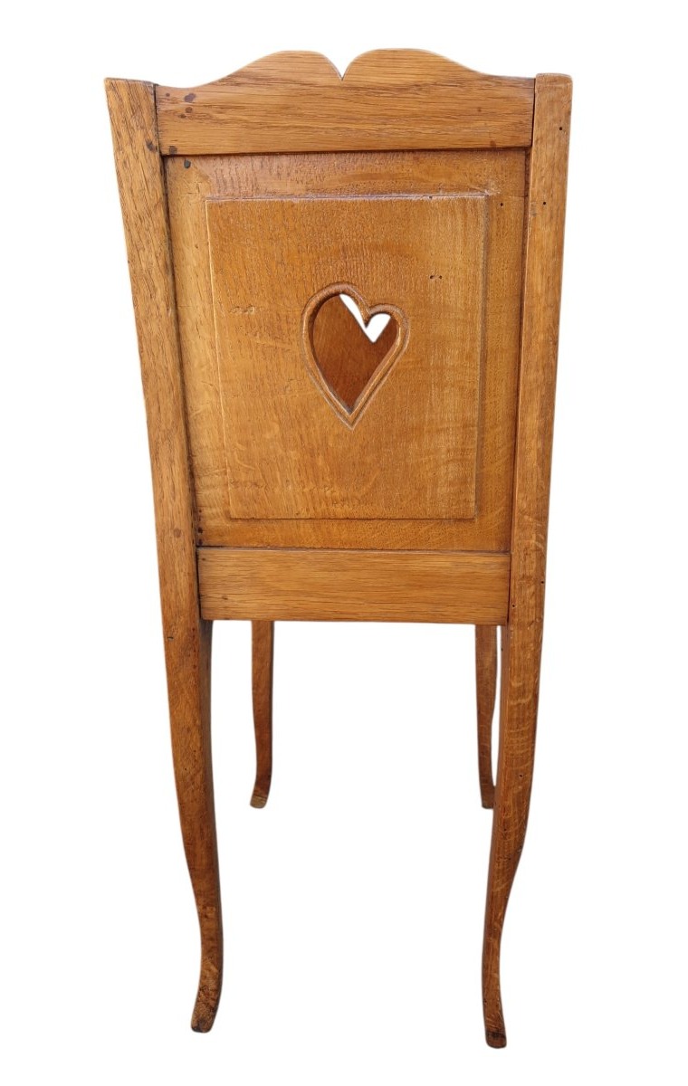 18th-century Louis XV-style "heart" Nightstand -photo-4