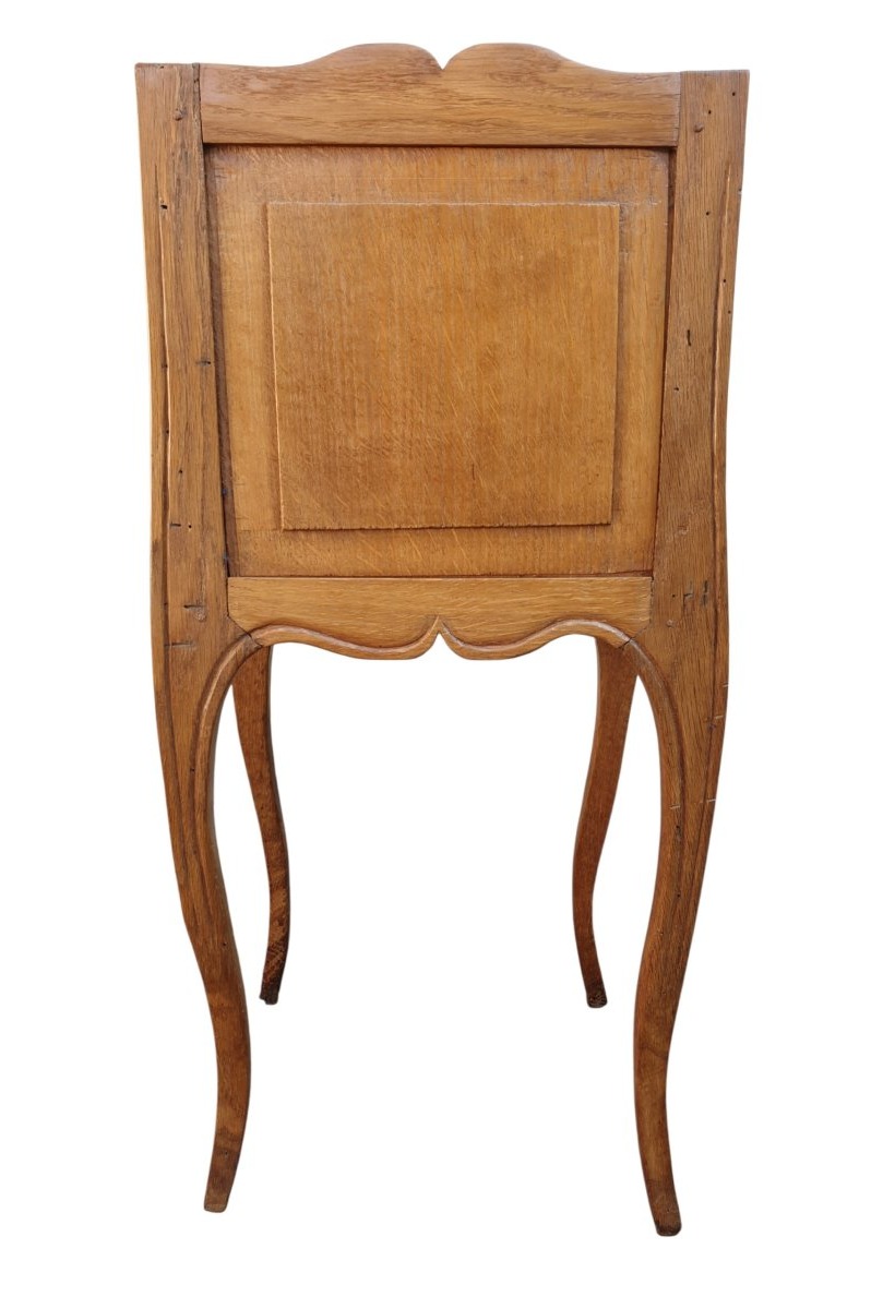 18th-century Louis XV-style "heart" Nightstand -photo-2