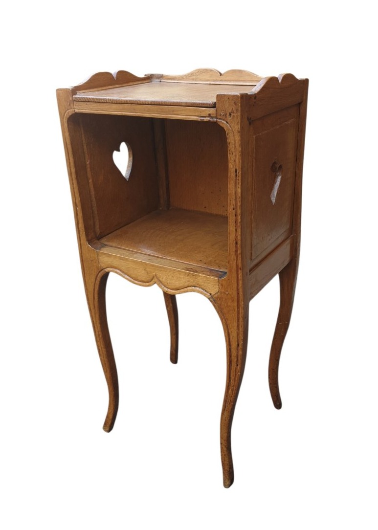 18th-century Louis XV-style "heart" Nightstand -photo-6
