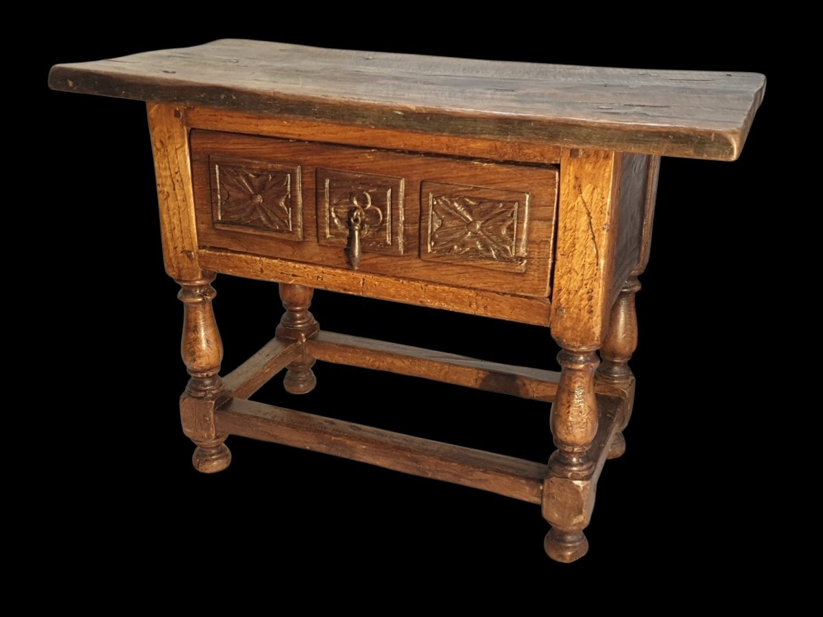 Petite table Espagnole XVIIe siècle 