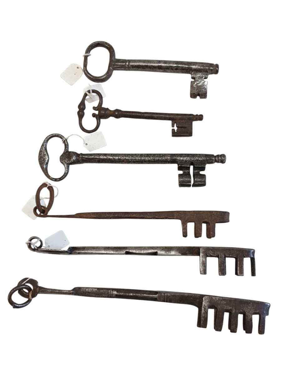 Lot de 11 clefs anciennes ( XVIIe et XVIIIe siècle)-photo-3