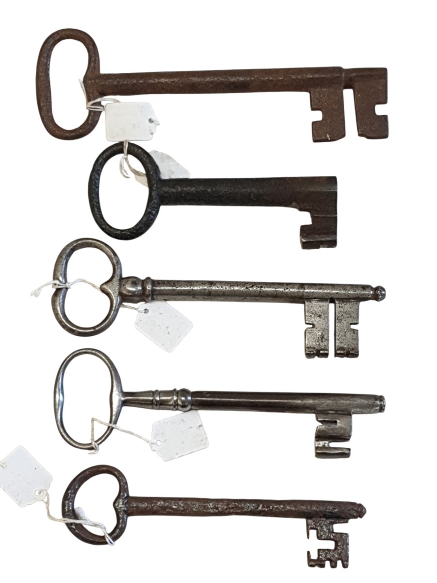 Lot de 11 clefs anciennes ( XVIIe et XVIIIe siècle)-photo-4