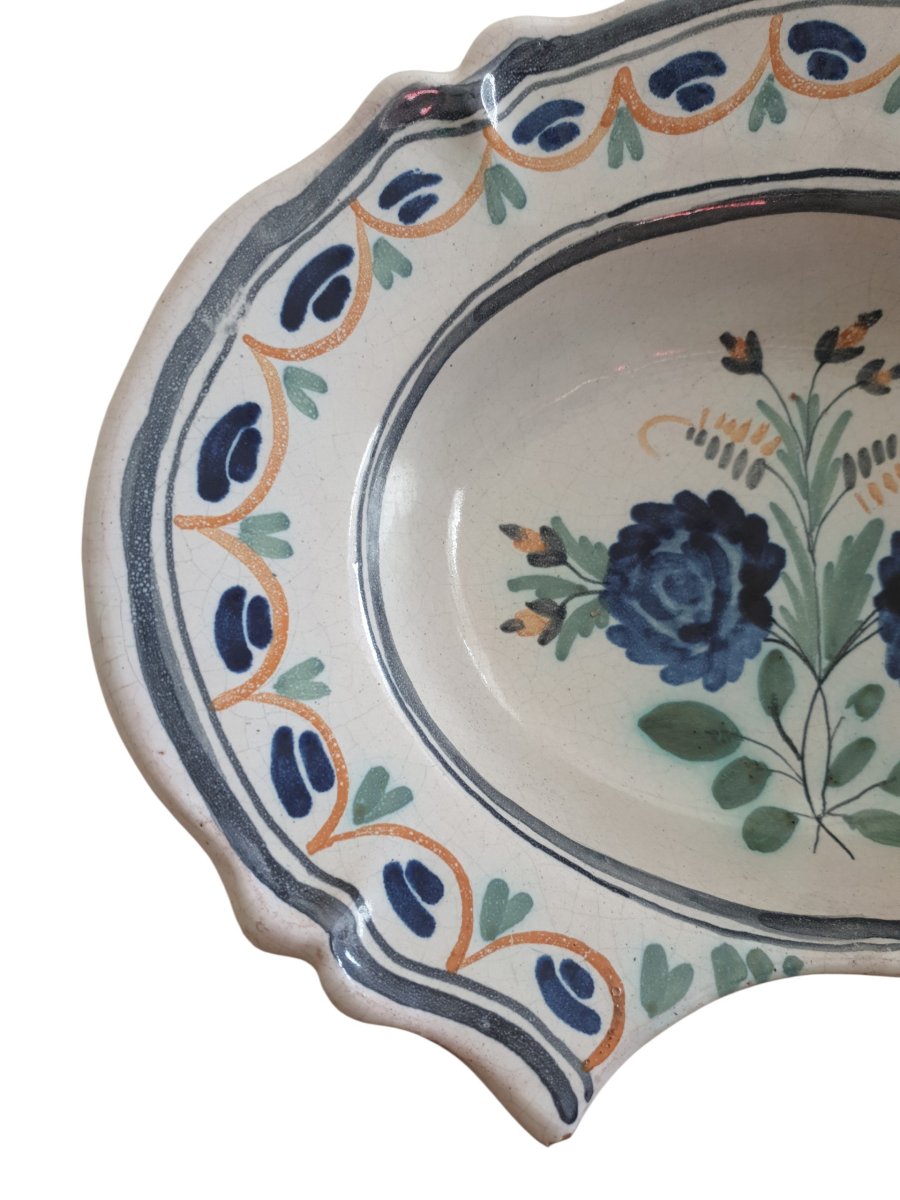 Plat à barbe " deux fleurs bleues " Nevers XVIIIe siècle -photo-3
