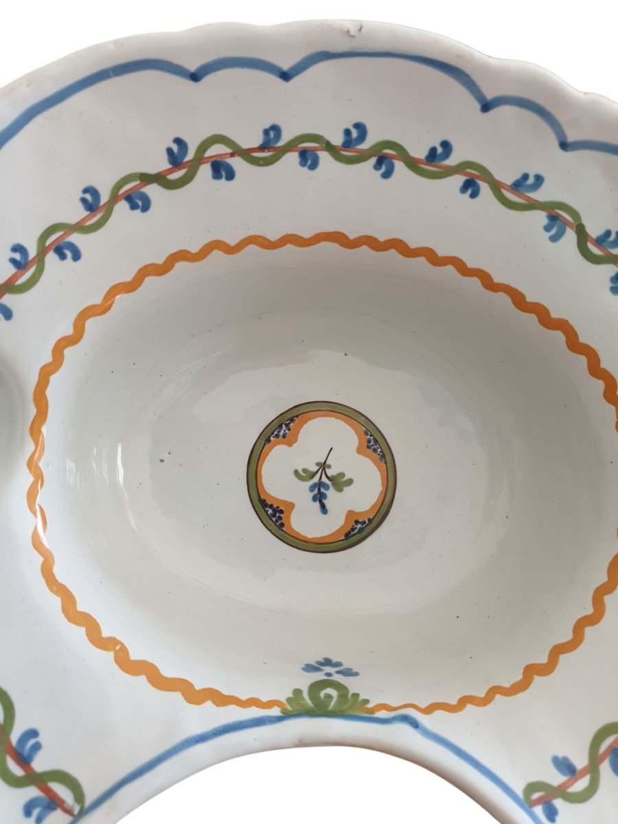 Nevers "quadrilobed" Beard Bowl, 18th Century -photo-2