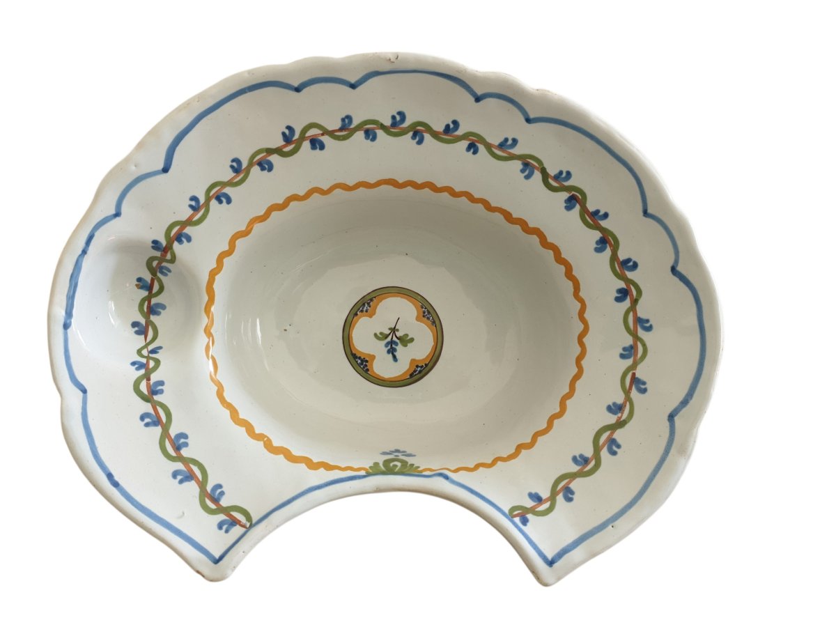 Nevers "quadrilobed" Beard Bowl, 18th Century 