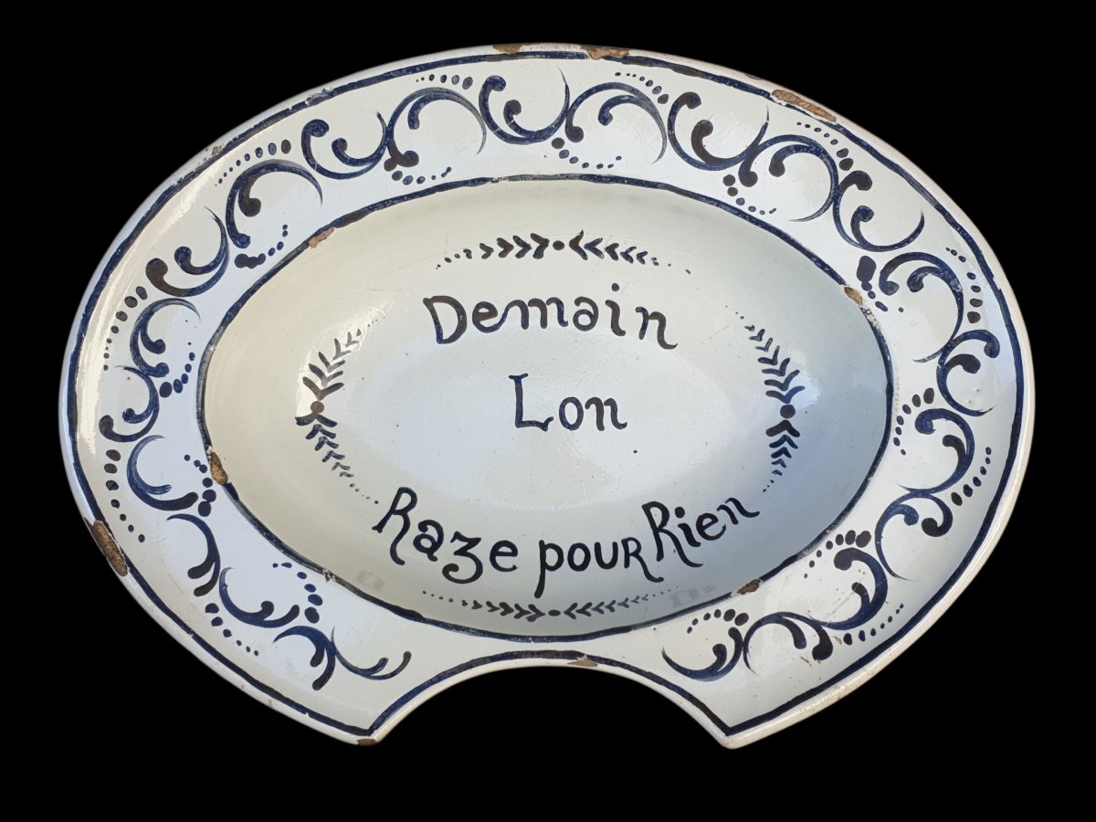 Plat à barbe " Demain lon raze pour rien" XVIIIe siècle 