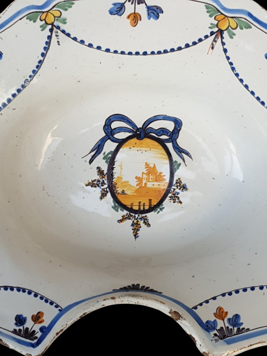 18th-century Nevers "chateau" Scalloped Shaving Dish -photo-3