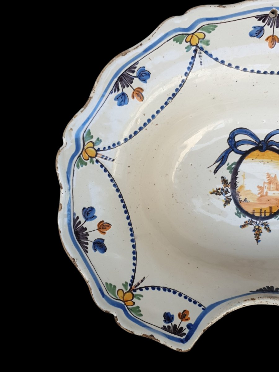 18th-century Nevers "chateau" Scalloped Shaving Dish -photo-4