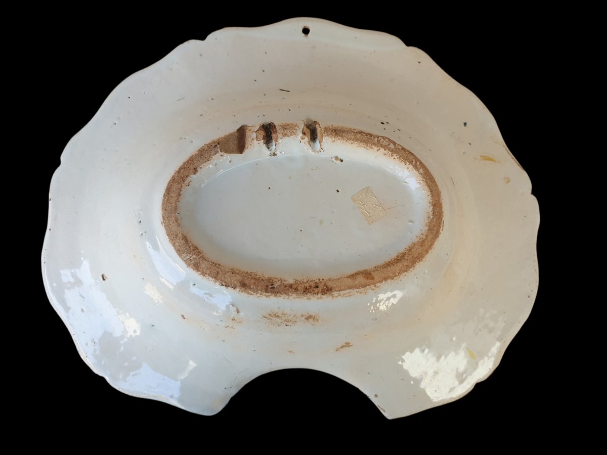 18th-century Nevers "chateau" Scalloped Shaving Dish -photo-2