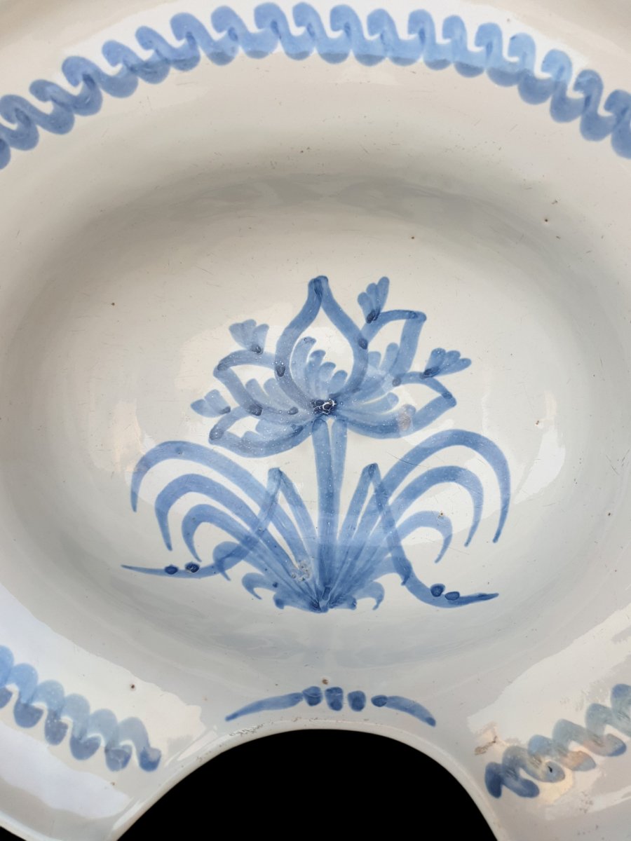 Plat à barbe " fleur bleue" Nevers XVIIIe siècle -photo-3