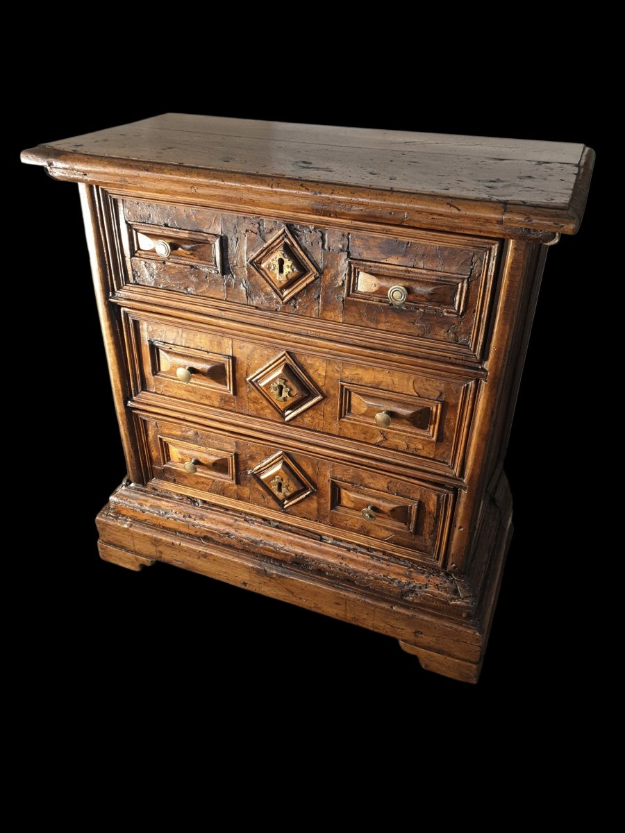 Small 17th-century Italian Chest Of Drawers -photo-3