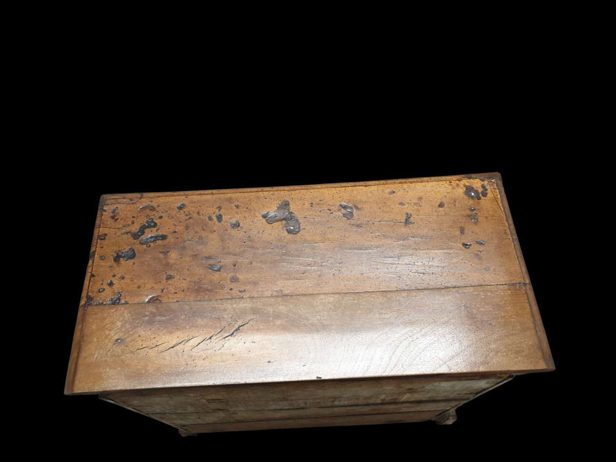 Small 17th-century Italian Chest Of Drawers -photo-1