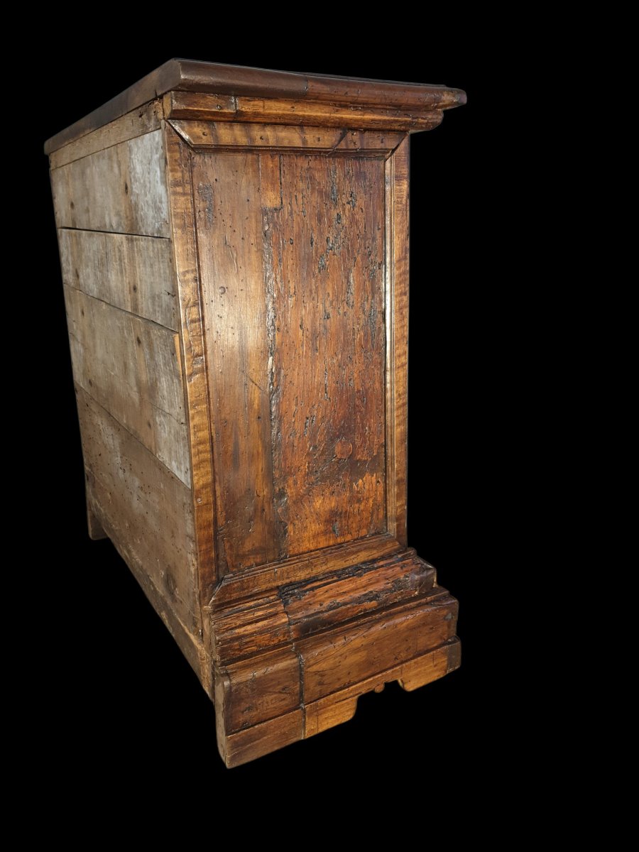 Small 17th-century Italian Chest Of Drawers -photo-3