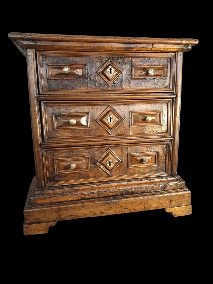 Small 17th-century Italian Chest Of Drawers -photo-5