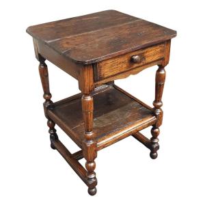 Petite table à plateau intermédiaire XVIIe siècle 