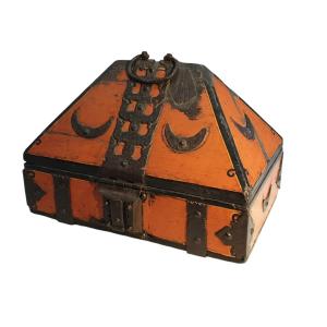 18th-century Wedding Chest From India (kerala)