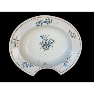 Plat à barbe "bouquet fleuri" Auxerre XVIIIe siècle