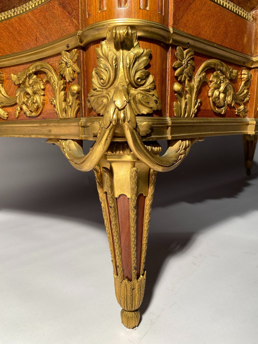  Commode En Marqueterie Dans Le Style De Jean Henri Riesener-photo-2