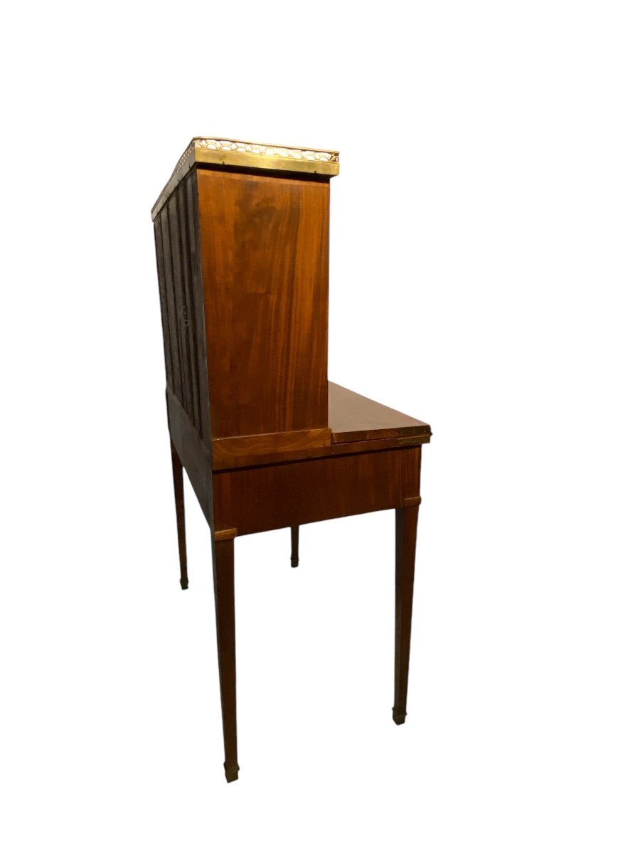 Late 18th Century Mahogany Desk-photo-5